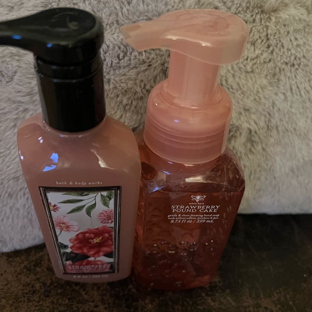 Bath & Body Works Strawberry Pound Cake Hand Soap Bundle - Picture 4 of 6